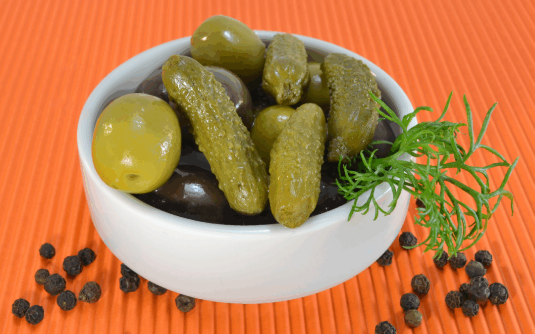 Beneficios para la salud de consumir aceitunas y encurtidos
