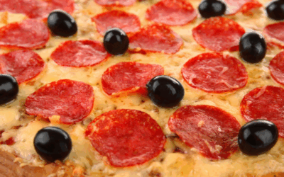 Pizza de aceitunas y champiñones